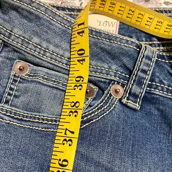 American Rag Mid Rise Blue Jeans - Picture 9 of 9